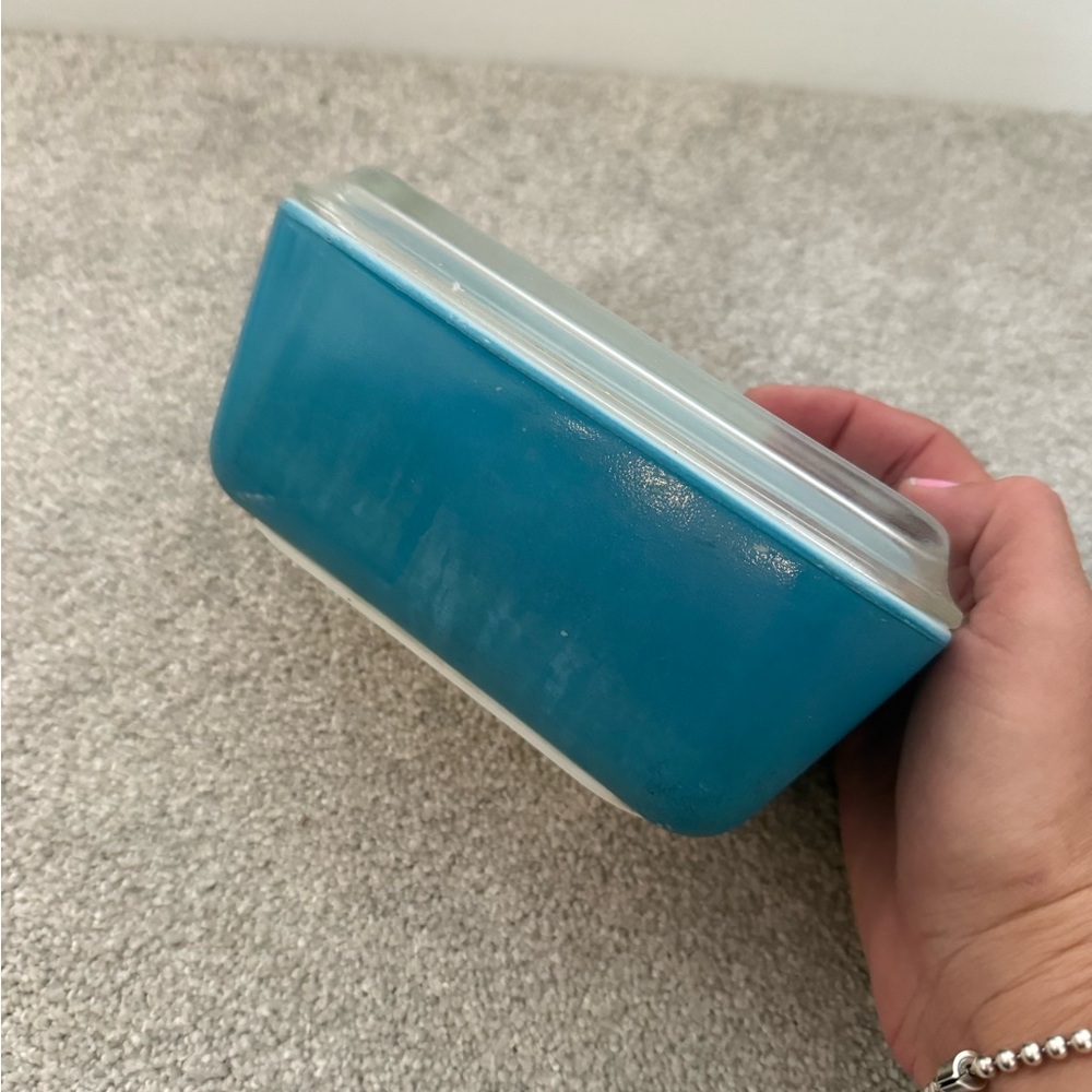 1940s Pyrex blue refrigerator dish with lid
